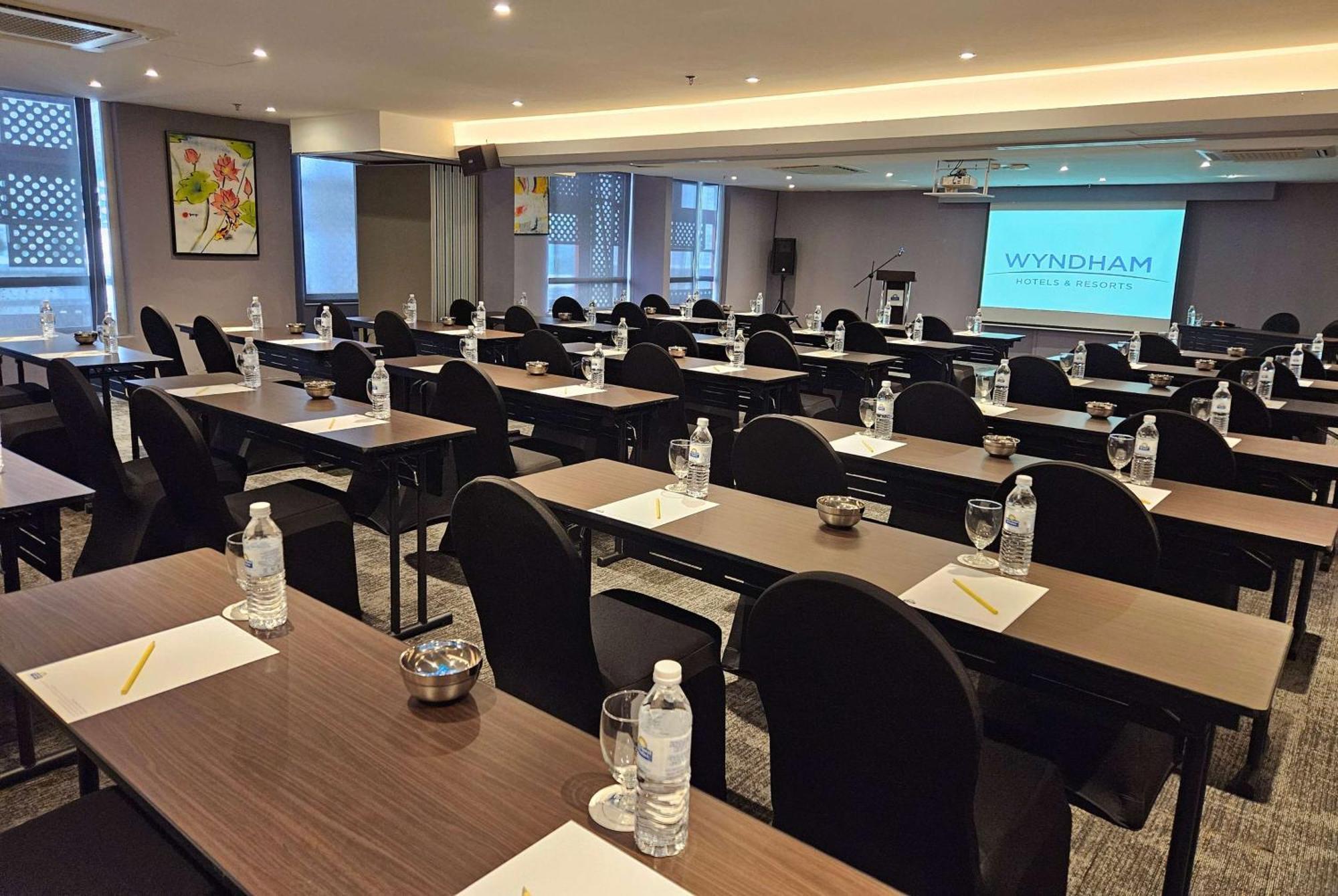 Days Hotel & Suites By Wyndham Kl - Chan Sow Lin Mrt Or Lrt Kuala Lumpur Kültér fotó